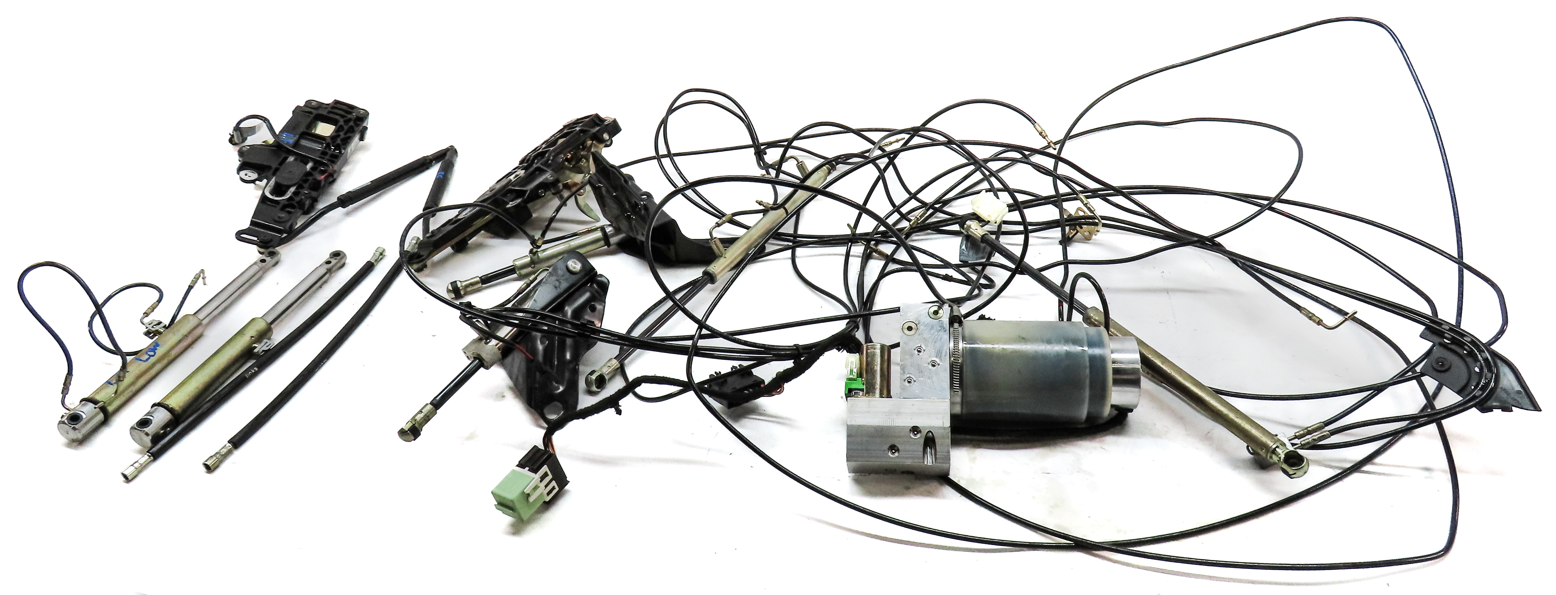 2003 BMW 325Ci CONVERTIBLE (E46) CONVERTIBLE TOP HYDRAULIC PUMP w/ LINES & RAMS — exact item pictured